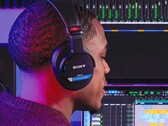 Sony dévoile le casque professionnel MDR-M1, doté d'une réponse en fréquence ultra large, destiné à l'enregistrement audio, au mixage et au mastering. (Source de l'image : Sony)