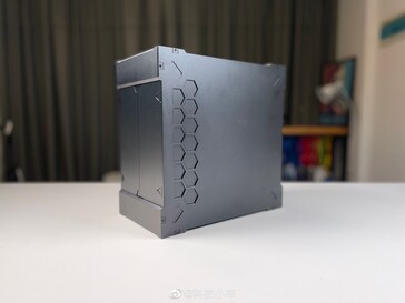 Mini Host barebones - vue de face (Image Source : Weibo)