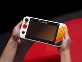 La Gamestation Go dispose d'une variété de commandes sur sa face avant. (Source de l'image : My Arcade)