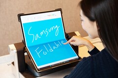 Samsung a mis au point un nouvel écran pliable de 18,1 pouces pour les ordinateurs portables et les tablettes. (Source de l'image : Samsung Display)