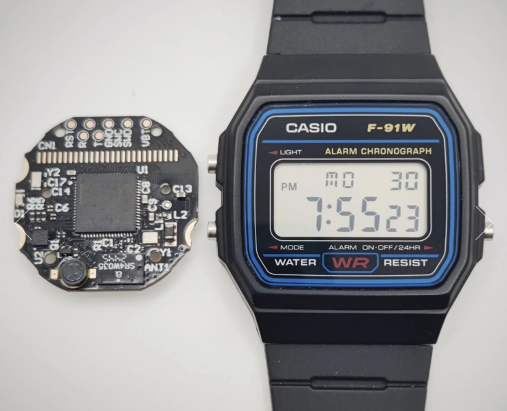 L'Ollee PCB aux côtés de la Casio F-91W. (Source de l'image : OlleeWatch)