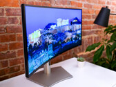 L'U3425WE peut régler automatiquement sa luminosité et sa température de couleur grâce à un capteur de lumière ambiante intégré. (Source de l'image : Dell)