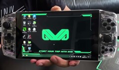 La console AYA NEO Founder est capable de jouer à Cyberpunk 2077 à environ 30 FPS. (Source de l'image : AYA NEO)