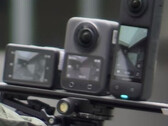 L'Osmo 360 ressemble à une version trapue de l'Insta360 X4, de gauche à droite. (Source de l'image : via OsitaLV)