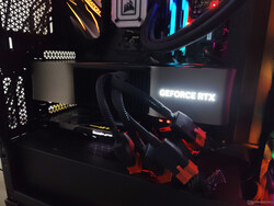 La RTX 4090 FE dans un boîtier Corsair iCUE 4000X