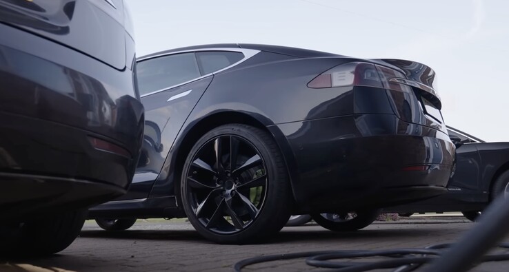 Hormis des dommages esthétiques à l'extérieur, la voiture s'est extrêmement bien comportée, sans nécessiter un seul entretien. (Source : AutoTrader UK)