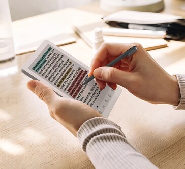 Le Bigme B6 Pro utilisé avec un stylet