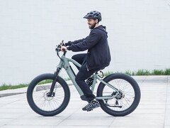 Le vélo électrique Morph de Freebeat est doté d&#039;une batterie de 720 Wh que vous pouvez recharger lors d&#039;une séance d&#039;entraînement en salle. (Source : freebeat)