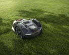 Husqvarna lance l'Automower 405XE NERA et d'autres tondeuses robotisées pour donner le coup d'envoi de la saison de jardinage 2025 (Source : Husqvarna)