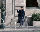 Une photo qui circule sur Internet montre un homme ressemblant à Jay Chou tenant un téléphone vivo qui n’est pas encore commercialisé, probablement le X500 Pro Max.