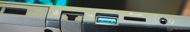 gauche : RJ45-LAN, USB-A, microSD, audio