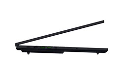 Angle latéral de l'ordinateur portable de jeu Razer Blade 18 (Image source : Razer PR)