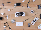 Les AirPods Pro 2 sont tout aussi verrouillés que les autres écouteurs de Apple. (Image source : iFixit)