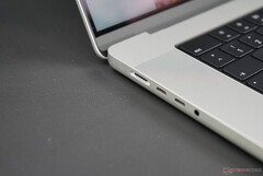 le nouveau système de chargement MagSafe deApple n&#039;est pas sans poser problème sur le MacBook Pro 16. (Image source : NotebookCheck)