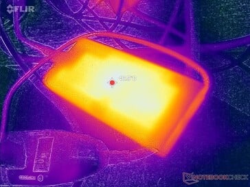 L'adaptateur CA atteint plus de 47 °C lorsque les charges sont élevées