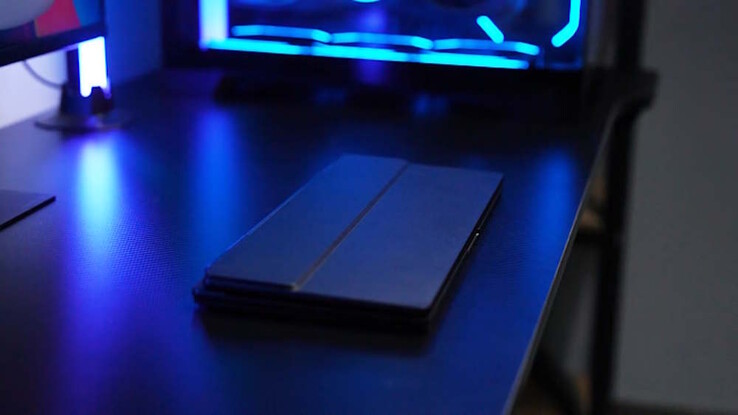 Cet appareil peut être fermé et ouvert comme un ordinateur portable classique à clapet