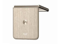 Motorola s'inspire du Edge 50 Ultra avec cette version bois du Razr 60 Ultra. (Source de l'image : via Evan Blass)