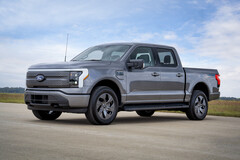 Le F-150 Lightning de Ford recevra d'importantes mises à jour sous le capot pour 2024. (Source de l'image : Ford)