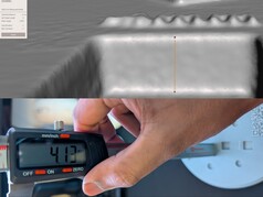 Mesure de la profondeur de 4 mm sur le banc d'essai dans MeshMixer (en haut) et mesure au pied à coulisse (en bas)