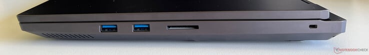 À droite : 2x USB-A 3.2 Gen 1 (5 GBit/s), lecteur de carte SD, Kensington NanoSaver Lock