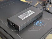 L'ordinateur portable MSI peut consommer jusqu'à 250 W en mode jeu, même si l'adaptateur secteur lui-même n'est conçu que pour 240 W.