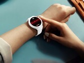 La Huawei Watch 6 Pro est disponible avec un boîtier en céramique blanche en option.