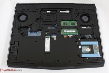 Alienware 17, pour comparaison. Notez le subwoofer maintenant absent du nouvel Alienware m17.