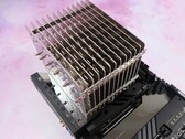 Le NH-P1 de Noctua garde le Ryzen 9 7900 au frais sans aucun bruit. (Image Source : Club386)