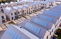 Nouvelles constructions dotées d&#039;une installation solaire en toiture au Royaume-Uni (Source : SNRG)