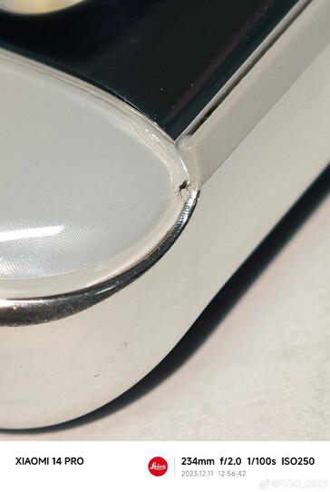 Bug à l'intérieur du châssis du OnePlus 12 (image via Weibo)
