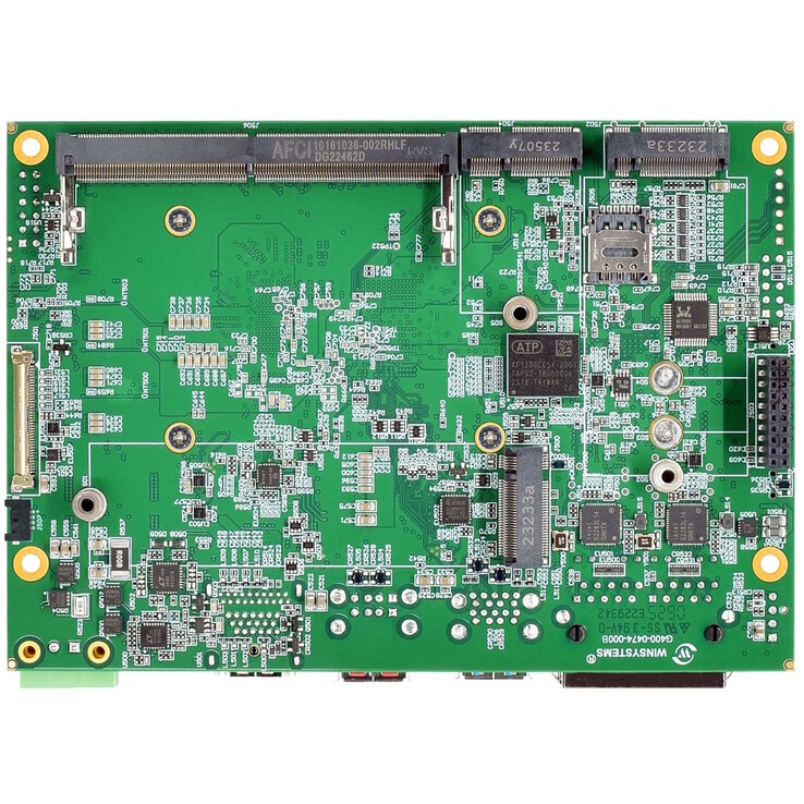 Il comporte également un emplacement pour les cartes SIM, et il est possible d'y installer un modem cellulaire a posteriori.