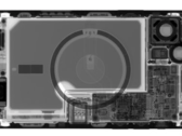 Radiographie d'un iPhone 12 montrant l'emballage interne, y compris la batterie. (Image : Creative Electron)