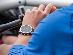 Les premières Fenix 7 de Garmin devraient arriver sous deux noms de modèles, Fenix 7 illustré. (Source de l'image : Garmin)