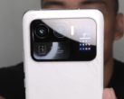 Le Xiaomi Mi 11 Ultra a fui, il comporte un minuscule écran de second passage dans le bossage de la caméra arrière. (Image : Tech Buff PH)