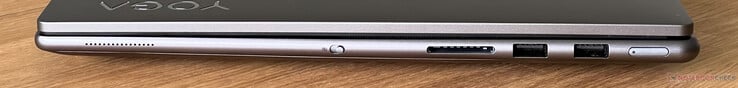 À droite : webcam eShutter, lecteur de carte SD, 2x USB-A 3.2 Gen.1 (5 Gbit/s), bouton d'alimentation