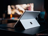 La finition "Platinum" de Microsoft devrait faire son retour pour la génération Surface Pro 12.