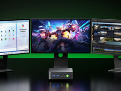 Le mini PC NucBox K17 est proposé à partir de 544,99 $ avec le code de réduction spécial. Sur la photo : le mini PC connecté à trois écrans.