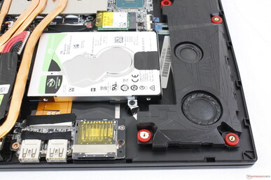 Le MSI GE75 intègre deux haut-parleurs 3 W avec 2 subwoofers de 3 W, ce qui fait bien plus que la plupart des haut-parleurs de portables. Le MSI GE75 intègre deux haut-parleurs 3 W avec 2 subwoofers de 3 W, ce qui fait bien plus que la plupart des haut-parleurs de portables.