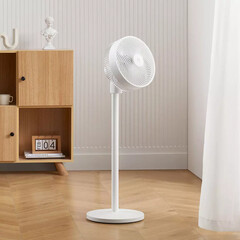 Le Mijia Smart DC Variable Frequency Standing Fan a une portée de 16 m (~52 ft). (Image source : Xiaomi via Youpin)