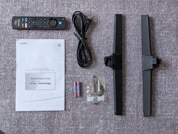 Tous les accessoires inclus. Bien que la télécommande fonctionne bien, le câble d’alimentation secteur est relativement court, puisqu’il ne dépasse pas la largeur du téléviseur