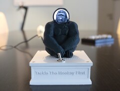 Grâce à la technologie moderne et au Pi Raspberry, un gorille imprimé en 3D peut désormais réciter Shakespeare sur un piédestal (Image : YamS1)