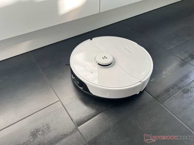 Le Roborock S8 passe la serpillière et l'aspirateur