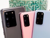 Seul l'Ultra aura un écran courbé l'année prochaine, du trio S21 de Samsung. (Source de l'image : CNET)