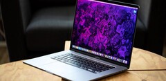 Le prochain MacBook Pro 16 pouces arrivera apparemment avec des GPU RDNA 2. (Source de l&#039;image : Apple)