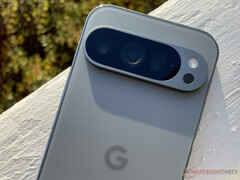 Le Pixel 9 Pro est l'un des nombreux appareils Pixel éligibles aux mises à jour Pixel de ce mois-ci. (Source de l'image : Notebookcheck)