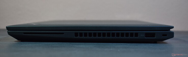 droit : Carte à puce, USB A 3.2 Gen 1, fente de verrouillage Kensington