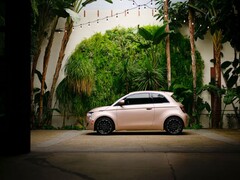 La Fiat 500e est désormais disponible dans les versions Inspired By Beauty (ci-dessus) et Inspired By Music. (Source de l'image : Stellantis)