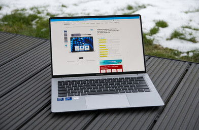 GeekBook X14 Pro - utilisation en extérieur sous un ciel couvert