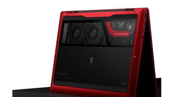 L'ordinateur portable HP Limited Edition Scuderia Ferrari est doté d'une fenêtre en verre sur le dessous.