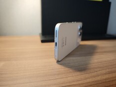 Le Honor 600 Pro est équipé de deux microphones stéréo 